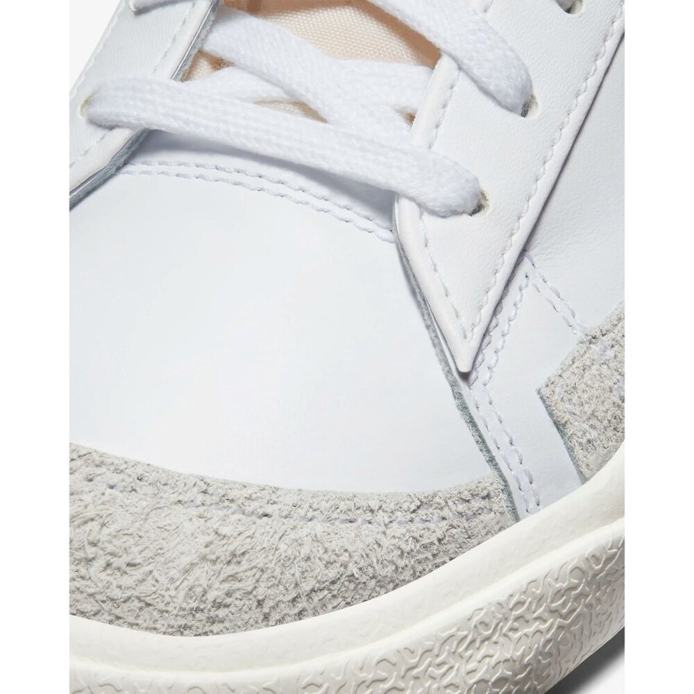 Nike Blazer Low '77 Sneakers in White Black Sail 8.5 with box Womens Athletic - Picture 8 of 17